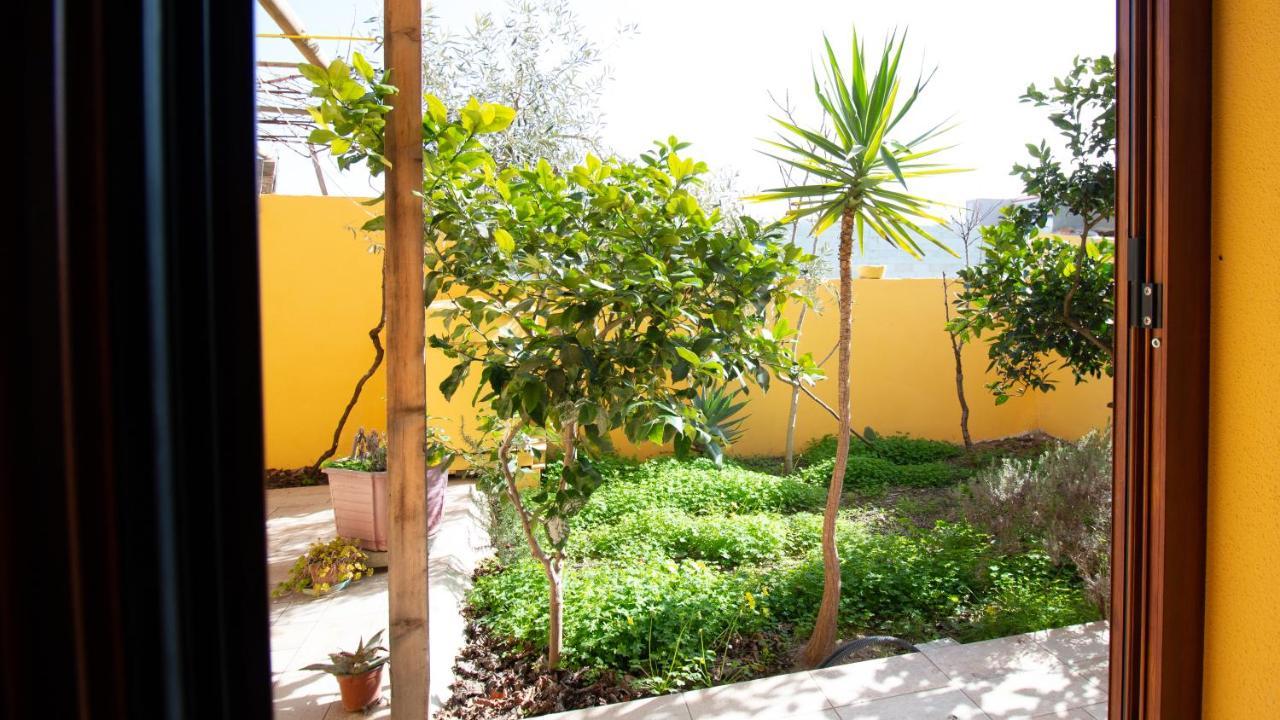 Yellow House-Villetta Con Giardino Ористано Екстер'єр фото